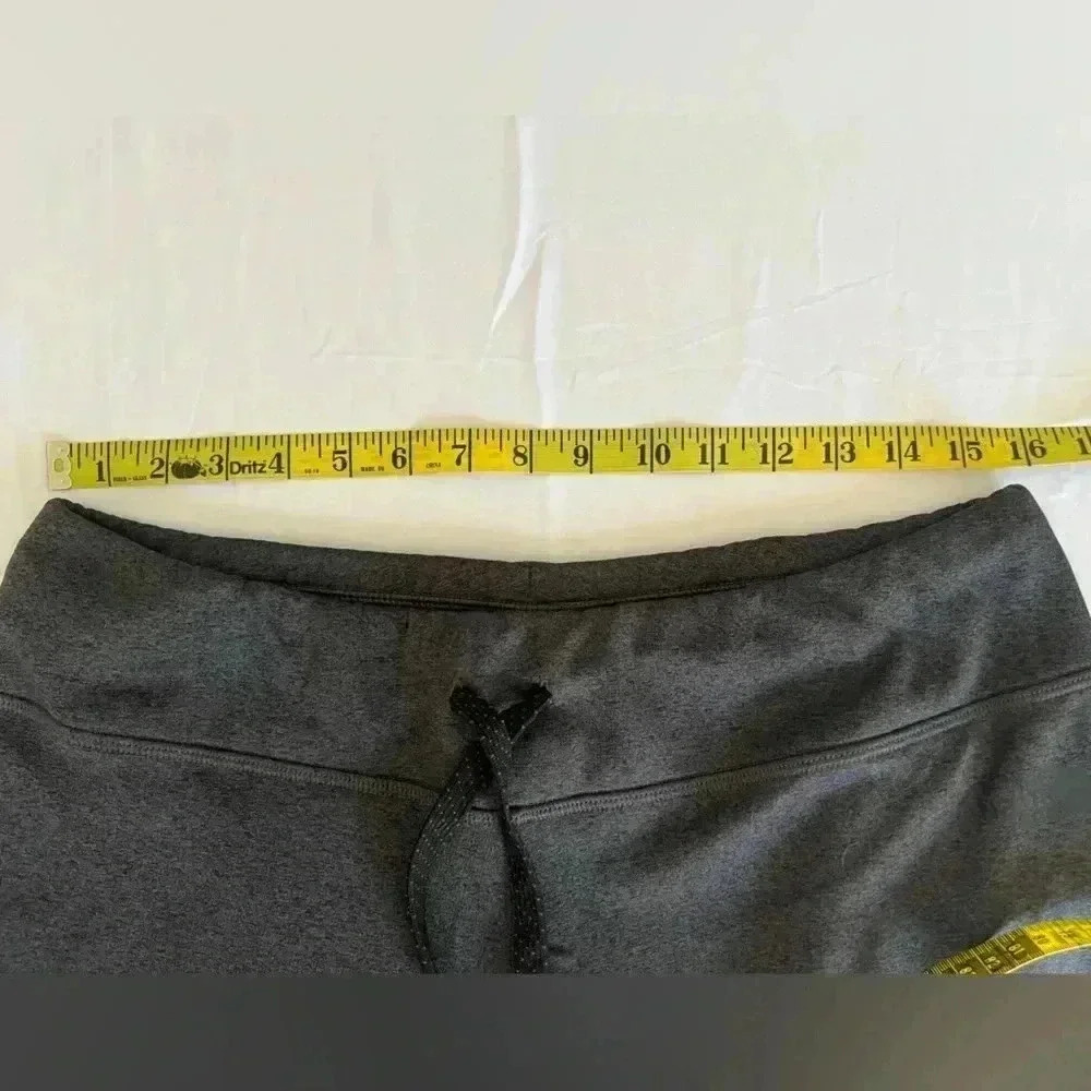 The North Face Women’s Large Capri pants/ sweatpants. Elastic cuff. Dark gray. - Picture 5 of 6